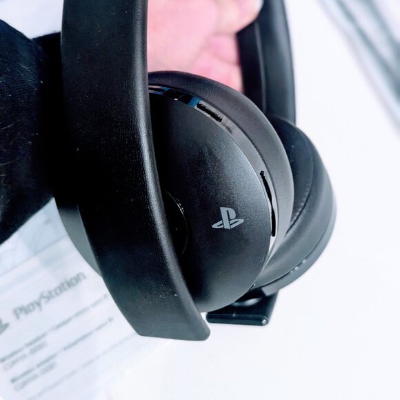 New PlayStation 4 Gold Wireless Headset Black 7.1 Virtual Surround Sound PS4 - Picture 5 of 6